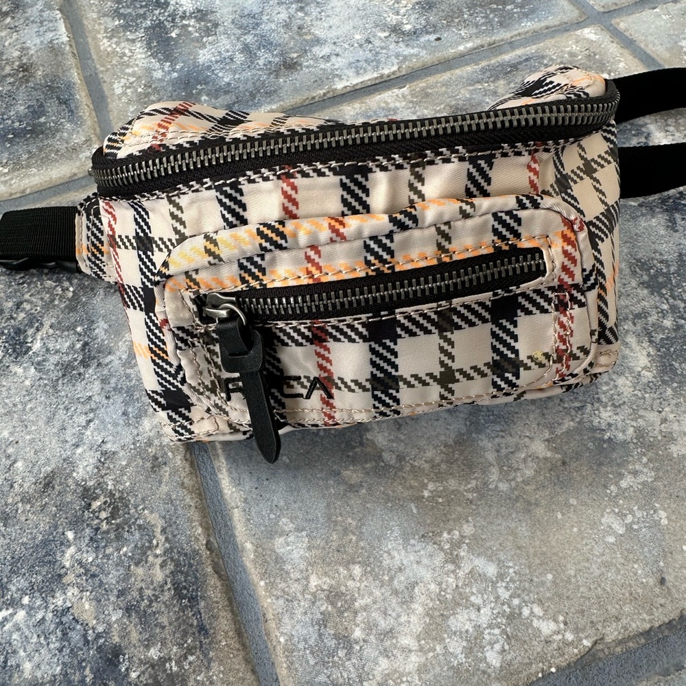 RVCA Black and White Crossbody Bag with Modern Houndstooth Design